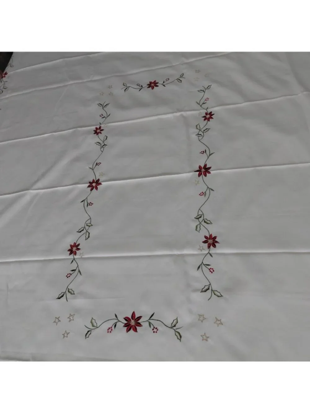 Christmas Tablecloth 85x60 Rectangle White Red Floral Embroidered Poinsetta NEW